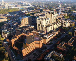 HEALTH HAPPENS HERE: Moos Tower (background) on UMN’s East Bank campus in Minneapolis. UMN Dental occupies nine oors of the facility.