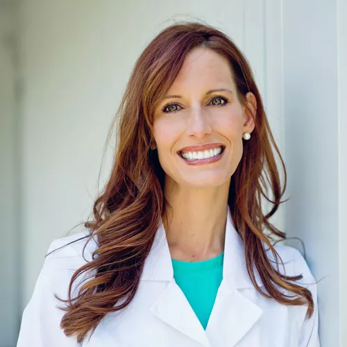ELIZABETH “BETSY” CARMACK, DDS, a member of the Incisal Edge 40 Under 40 in 2019, is also a member of the American Dental Association, the Vermont State Dental Society and the American Academy of Facial Esthetics (AAFE). She is skilled in full-mouth extractions, wisdom teeth extractions and cosmetic dentistry.